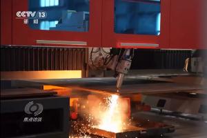 央視《焦點(diǎn)訪談》年終特別策劃，關(guān)注華工科技向新圖強(qiáng)